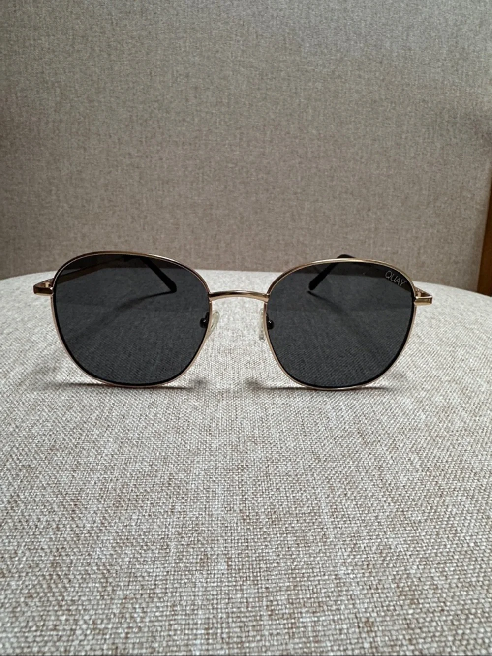 Quay Australia JEZABELL Round Sunglasses - Gold/ Smoke